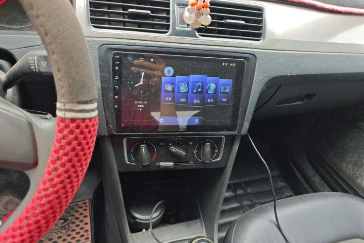 Used Volkswagen Santana 2015 1.6L Manual Comfort Edition Audio And AC Panel