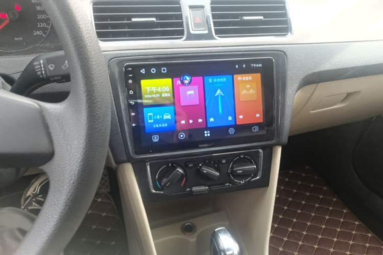 Used Volkswagen Santana 2015 1.6L Automatic Comfort Edition Audio And AC Panel