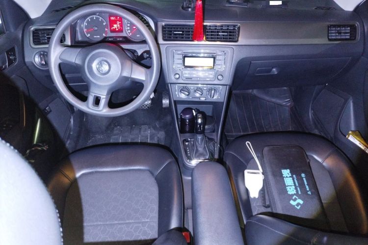 Used Volkswagen Santana 2015 1.6L Automatic Comfort Edition Audio And AC Panel