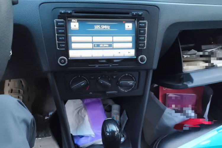 Used Volkswagen Santana 2015 1.6L Automatic Fashion Edition Audio And AC Panel