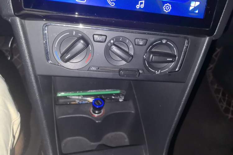 Used Volkswagen Santana 2015 1.4L Manual Comfort Edition Audio And AC Panel
