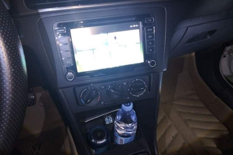 Used Volkswagen Santana 2015 1.4L Manual Fashion Edition Audio And AC Panel