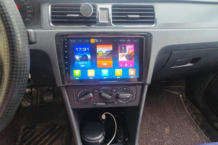 Used Volkswagen Santana 2015 1.6L Manual Fashion Edition Audio And AC Panel