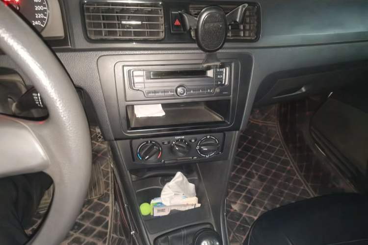 Used Volkswagen Santana 2015 1.4L Manual Fashion Edition Audio And AC Panel