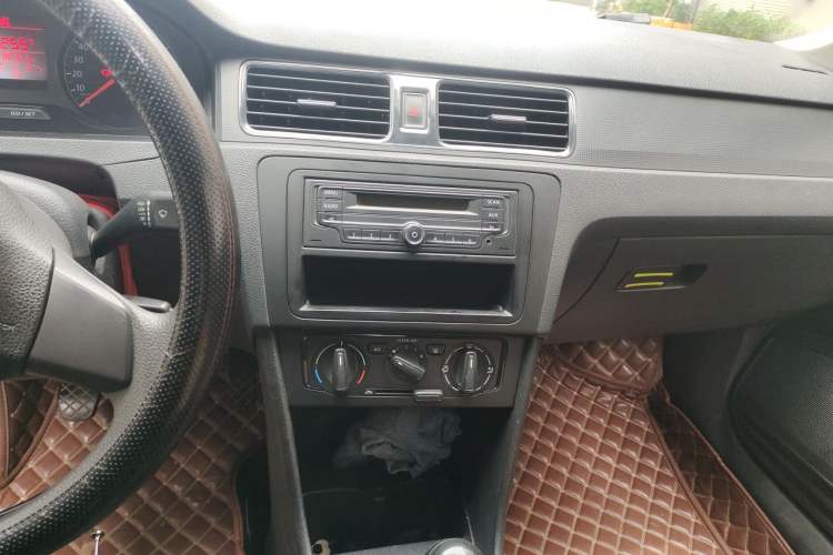 Used Volkswagen Santana 2015 1.4L Manual Fashion Edition Audio And AC Panel