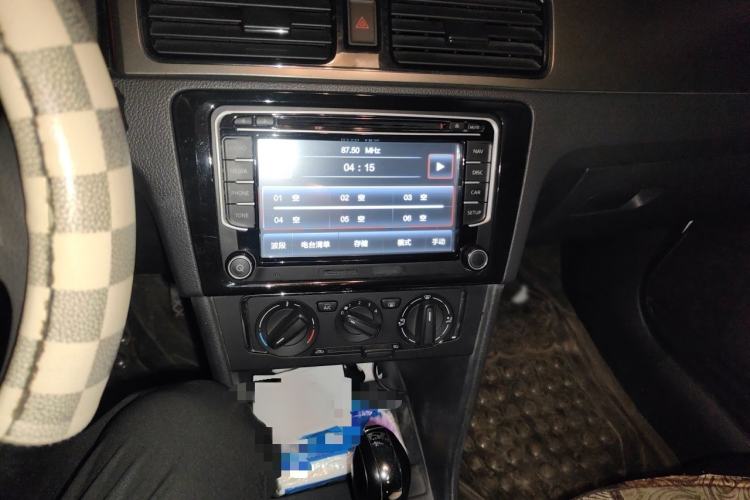 Used Volkswagen Santana 2015 1.6L Automatic Comfort Edition Audio And AC Panel