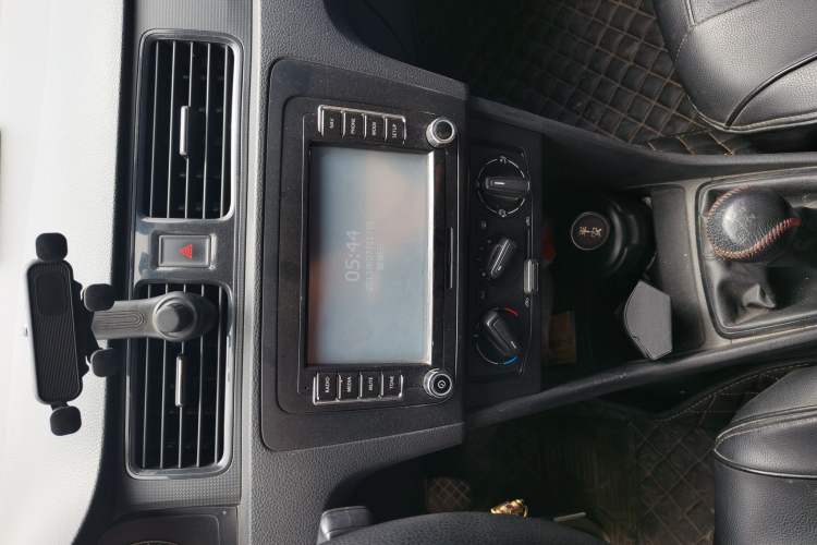 Used Volkswagen Santana 2015 1.6L Manual Fashion Edition Audio And AC Panel