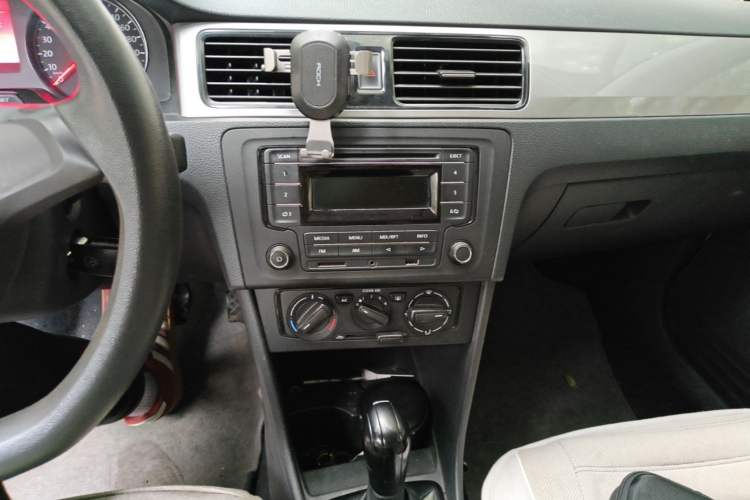 Used Volkswagen Santana 2015 Haval H6 1.6L Automatic Luxury Model Audio And AC Panel