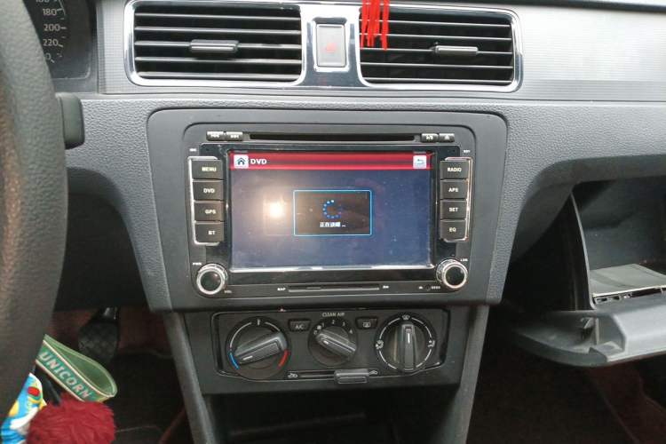 Used Volkswagen Santana 2015 1.4L Manual Fashion Edition Audio And AC Panel