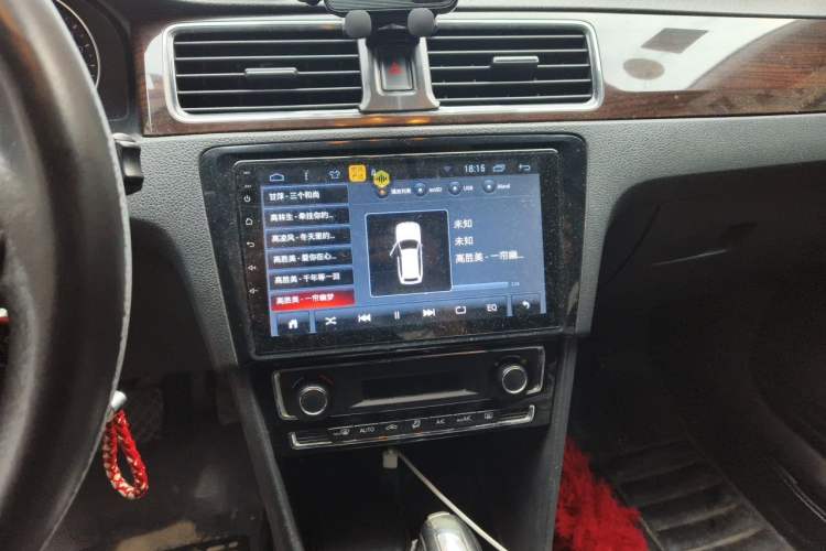 Used Volkswagen Santana 2015 1.6L Automatic Luxury Edition Audio And AC Panel