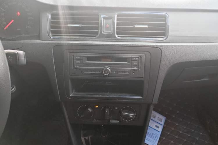 Used Volkswagen Santana 2015 1.4L Manual Fashion Edition Audio And AC Panel