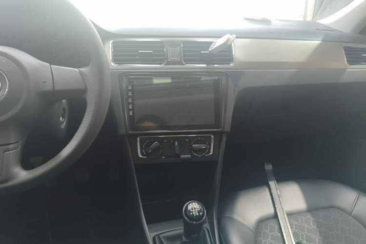 Used Volkswagen Santana 2015 1.6L Manual Comfort Edition Audio And AC Panel