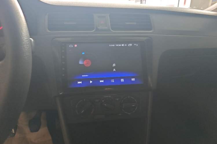 Used Volkswagen Santana 2015 1.6L Manual Fashion Edition Audio And AC Panel