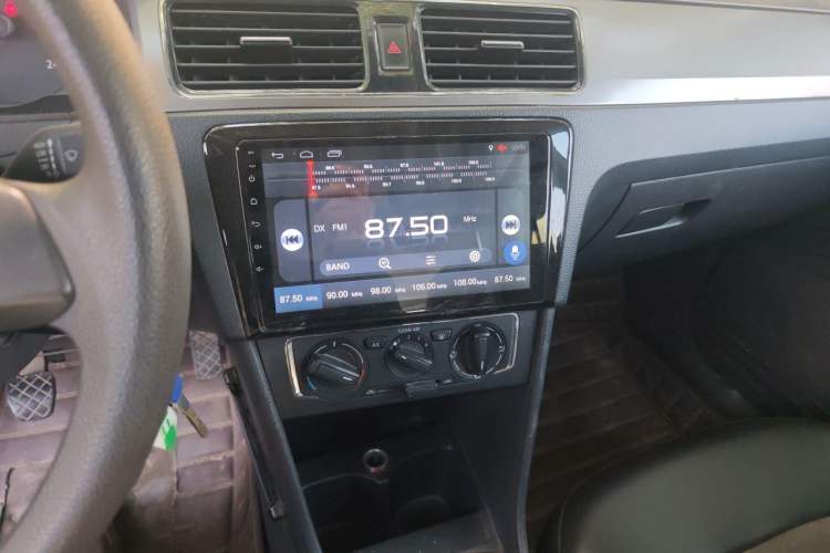 Used Volkswagen Santana 2015 1.6L Manual Comfort Edition Audio And AC Panel