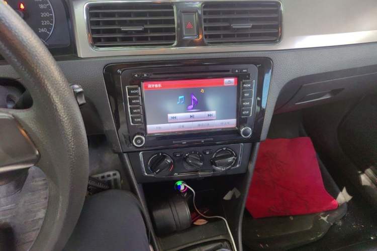 Used Volkswagen Santana 2015 1.6L Manual Comfort Edition Audio And AC Panel