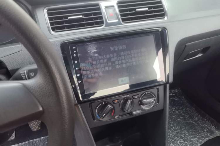 Used Volkswagen Santana 2015 1.4L Manual Fashion Edition Audio And AC Panel
