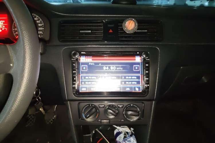 Used Volkswagen Santana 2015 1.6L Manual Fashion Edition Audio And AC Panel