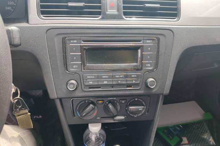 Used Volkswagen Santana 2015 Haval H6 1.6L Automatic Luxury Model Audio And AC Panel