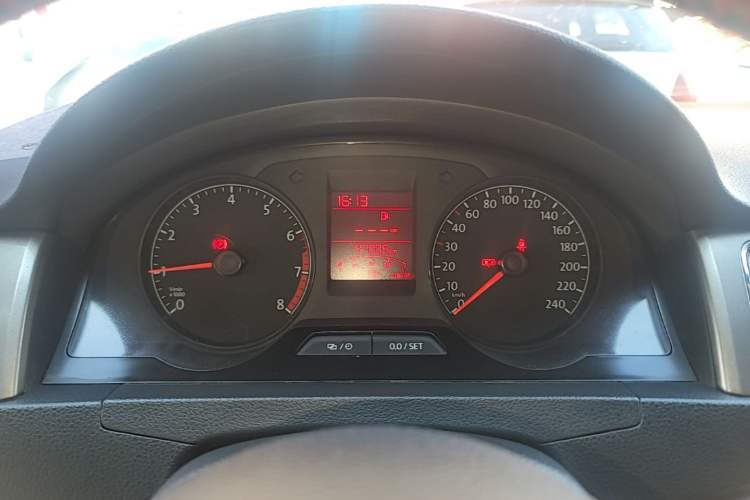 Used Volkswagen Santana 2015 1.6L Manual Comfort Edition Audio And AC Panel