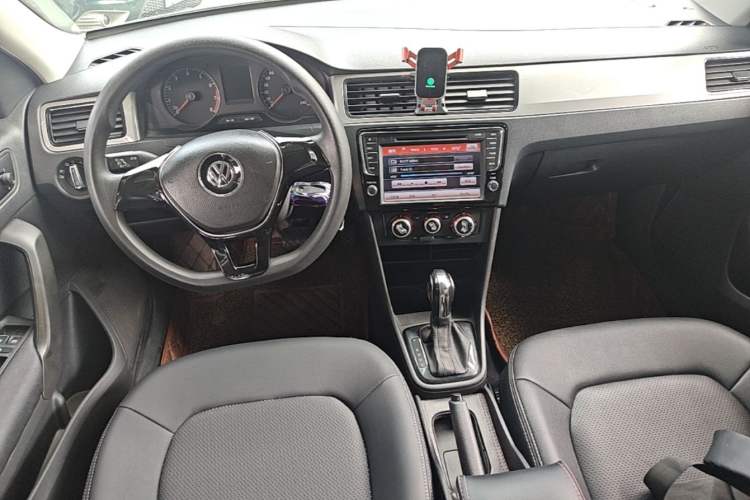Used Volkswagen Santana 2015 Haval H6 1.6L Automatic Luxury Model Center Console