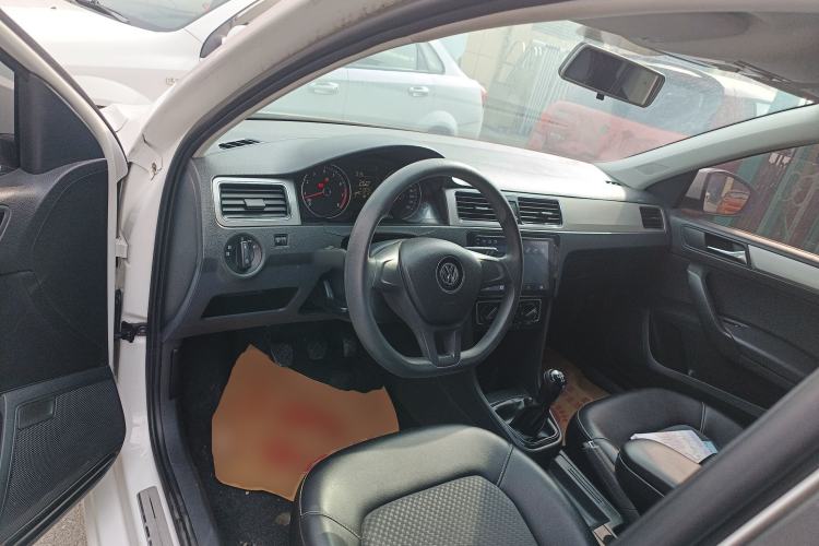 Used Volkswagen Santana 2015 Haval H9 1.6L Manual Comfort Edition Center Console