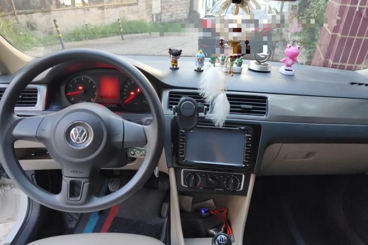Used Volkswagen Santana 2015 1.6L Manual Comfort Edition Center Console
