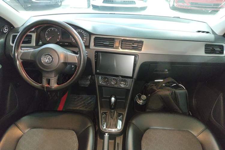 Used Volkswagen Santana 2015 1.6L Automatic Comfort Edition Center Console