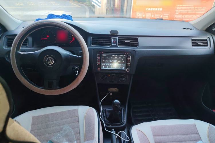 Used Volkswagen Santana 2015 1.6L Manual Fashion Edition Center Console