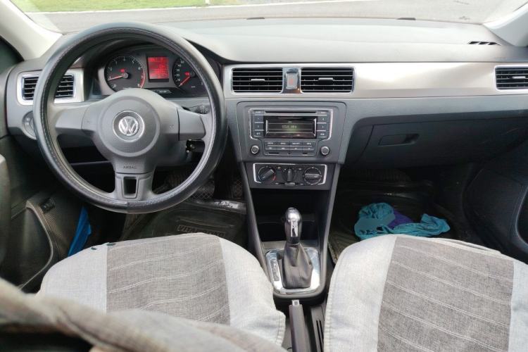 Used Volkswagen Santana 2015 1.6L Automatic Comfort Edition Center Console