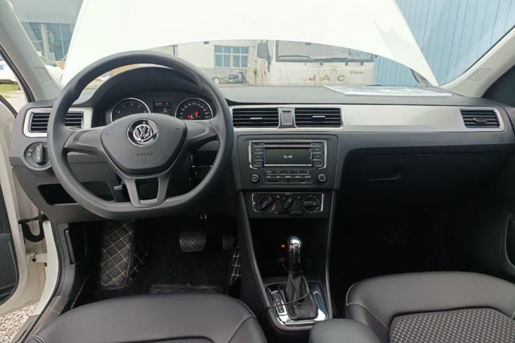 Used Volkswagen Santana 2015 Haval H6 1.6L Automatic Comfort Model Center Console