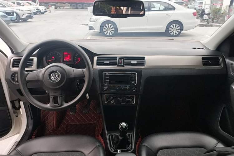 Used Volkswagen Santana 2015 1.6L Manual Comfort Edition Center Console