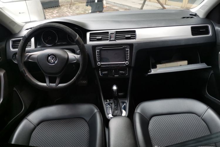 Used Volkswagen Santana 2015 Haval H9 1.6L Automatic Luxury Model Center Console