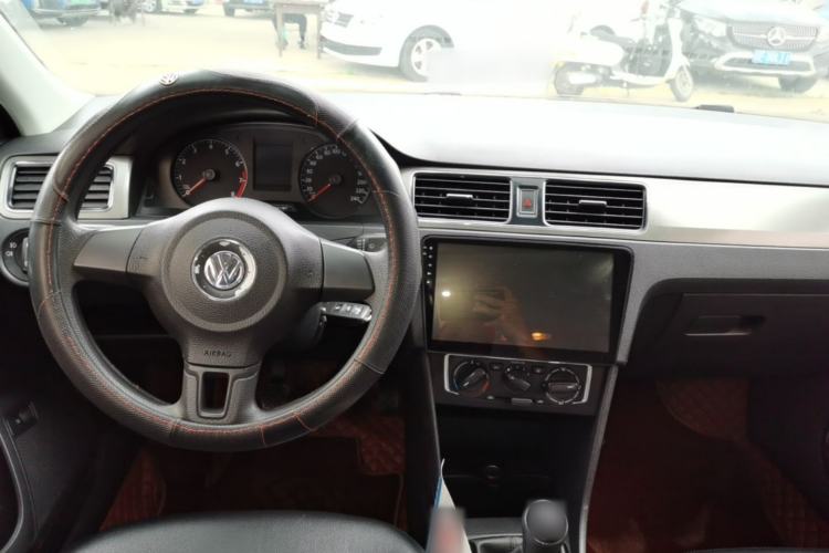 Used Volkswagen Santana 2015 1.6L Manual Comfort Edition Center Console