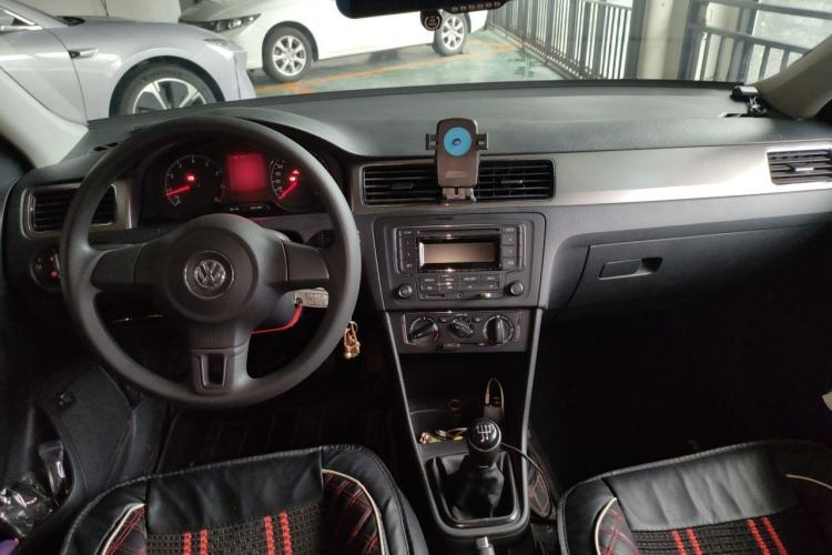 Used Volkswagen Santana 2015 1.6L Manual Comfort Edition Center Console