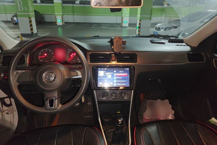 Used Volkswagen Santana 2015 1.6L Manual Comfort Edition Center Console