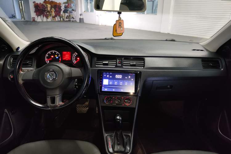 Used Volkswagen Santana 2015 1.6L Automatic Fashion Edition Center Console