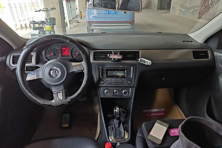Used Volkswagen Santana 2015 1.6L Automatic Comfort Edition Center Console
