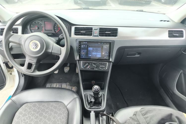 Used Volkswagen Santana 2015 1.6L Manual Comfort Edition Center Console