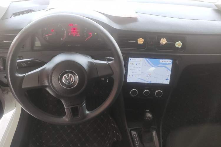 Used Volkswagen Santana 2015 1.6L Automatic Fashion Edition Center Console