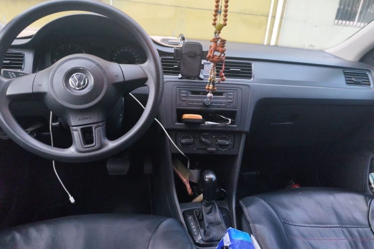 Used Volkswagen Santana 2015 1.6L Automatic Fashion Edition Center Console