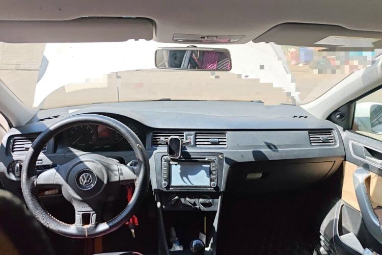 Used Volkswagen Santana 2015 1.6L Manual Fashion Edition Center Console
