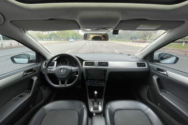 Used Volkswagen Santana 2015 Haval H6 1.6L Automatic Comfort Model Center Console