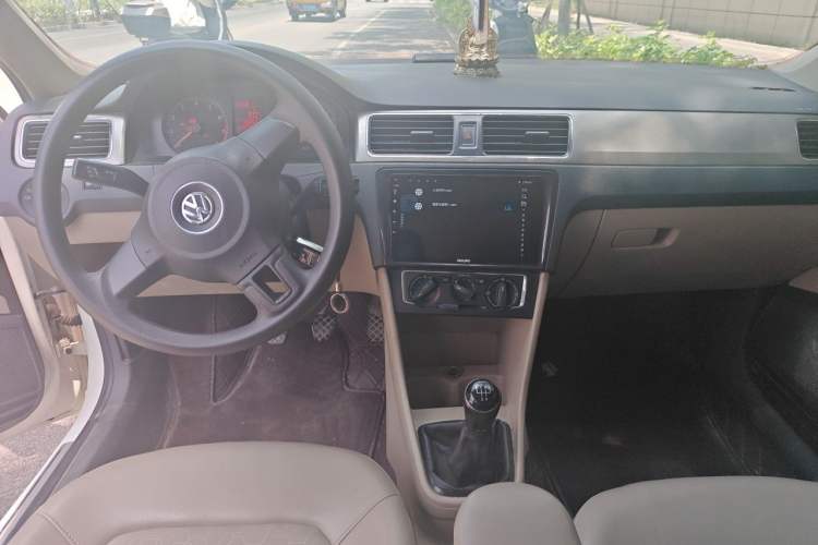 Used Volkswagen Santana 2015 1.6L Manual Comfort Edition Center Console