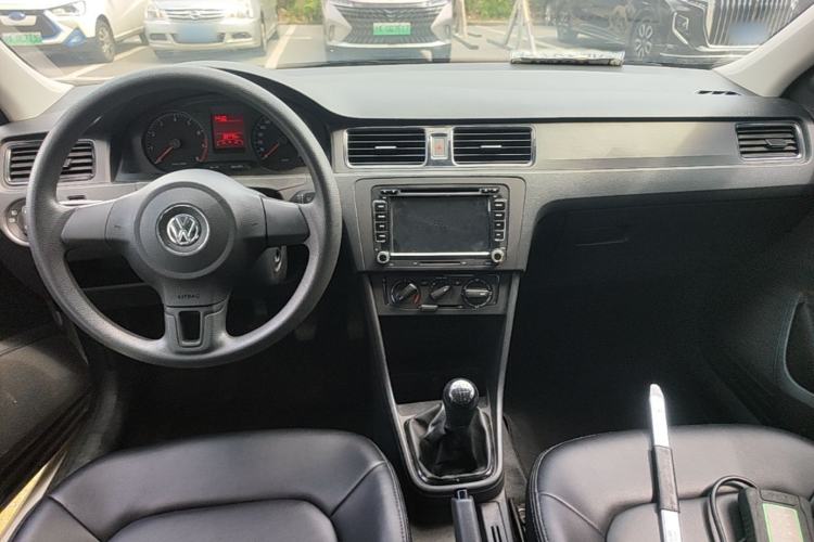 Used Volkswagen Santana 2015 1.6L Manual Fashion Edition Center Console