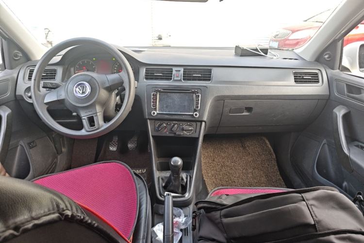 Used Volkswagen Santana 2015 1.6L Manual Fashion Edition Center Console