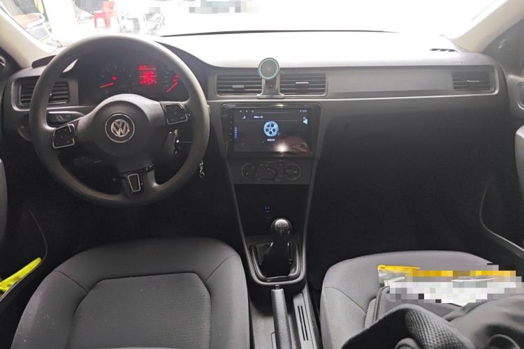 Used Volkswagen Santana 2015 1.6L Manual Fashion Edition Center Console