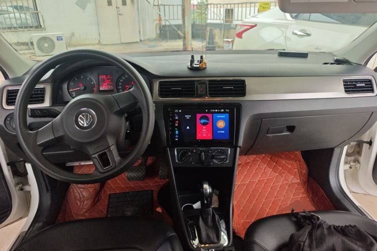 Used Volkswagen Santana 2015 1.6L Automatic Comfort Edition Center Console