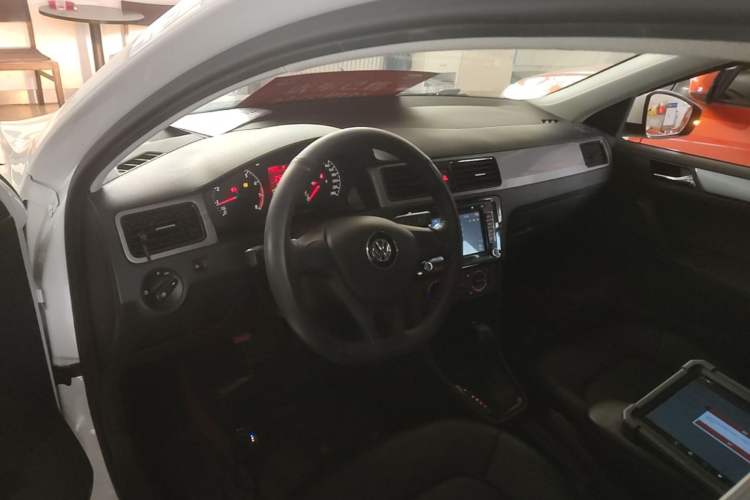 Used Volkswagen Santana 2015 Haval H6 1.6L Automatic Luxury Model Center Console
