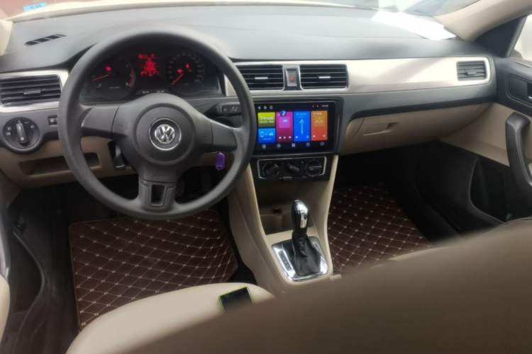 Used Volkswagen Santana 2015 1.6L Automatic Comfort Edition Center Console
