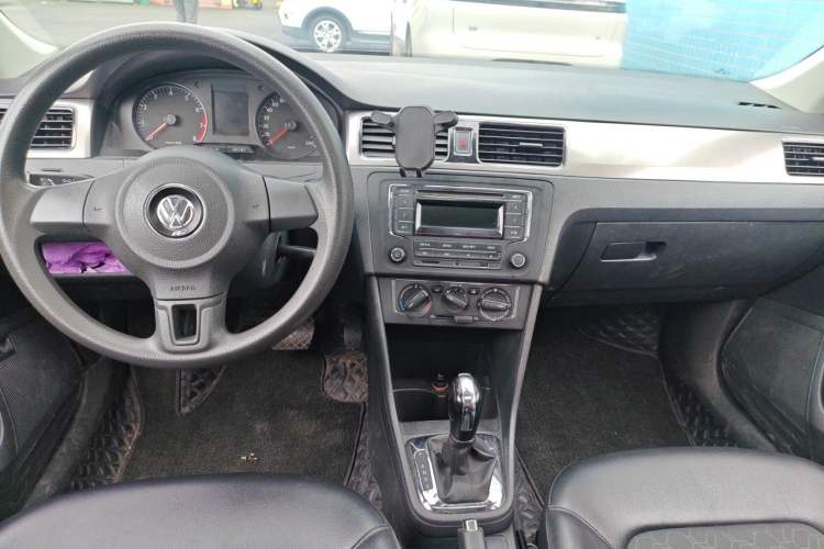 Used Volkswagen Santana 2015 1.6L Automatic Comfort Edition Center Console